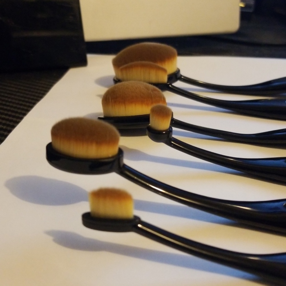 BRAND NEW MAC MAKEUP BRUSHES SET 6 PIECE - Picture 2 of 4